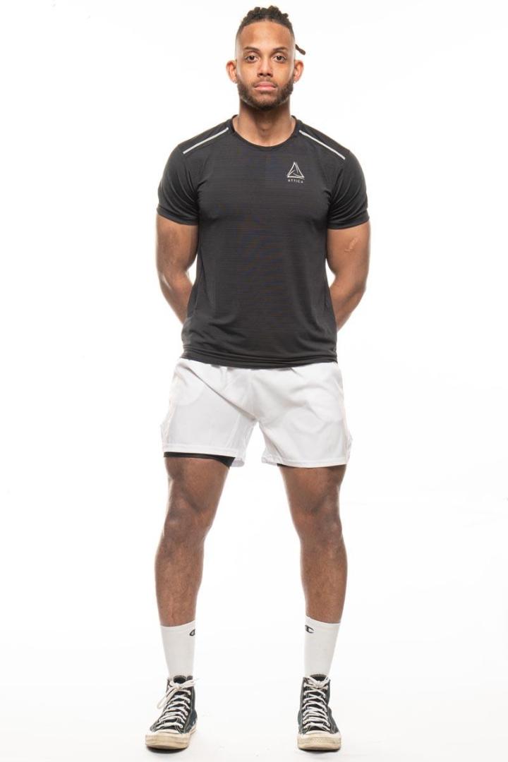 Nous vendons des vêtements de sport pour hommes et femmes